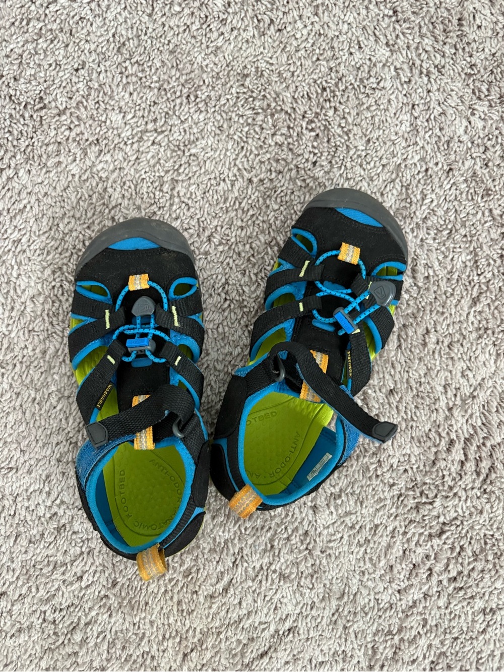 Keen shoes LIKE NEW kids size 2